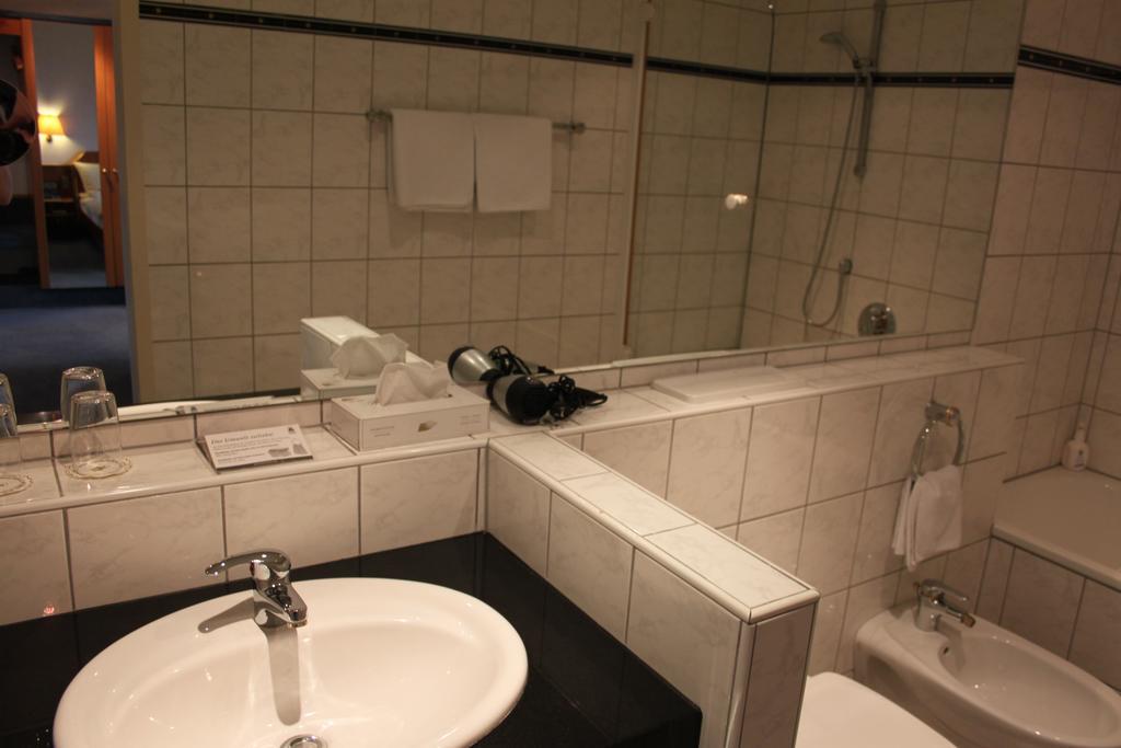 Hotel-Gasthof Die Post Brennerei Frankenhoehe Schillingsfürst الغرفة الصورة