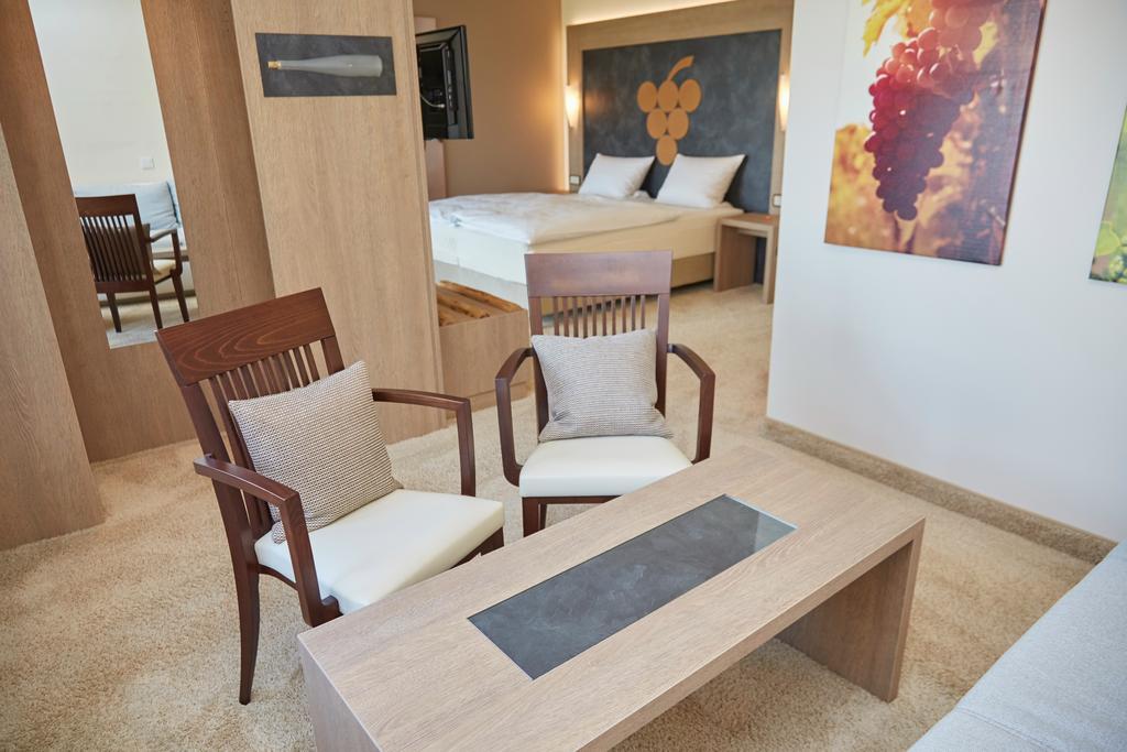 Hotel-Gasthof Die Post Brennerei Frankenhoehe Schillingsfürst المظهر الخارجي الصورة
